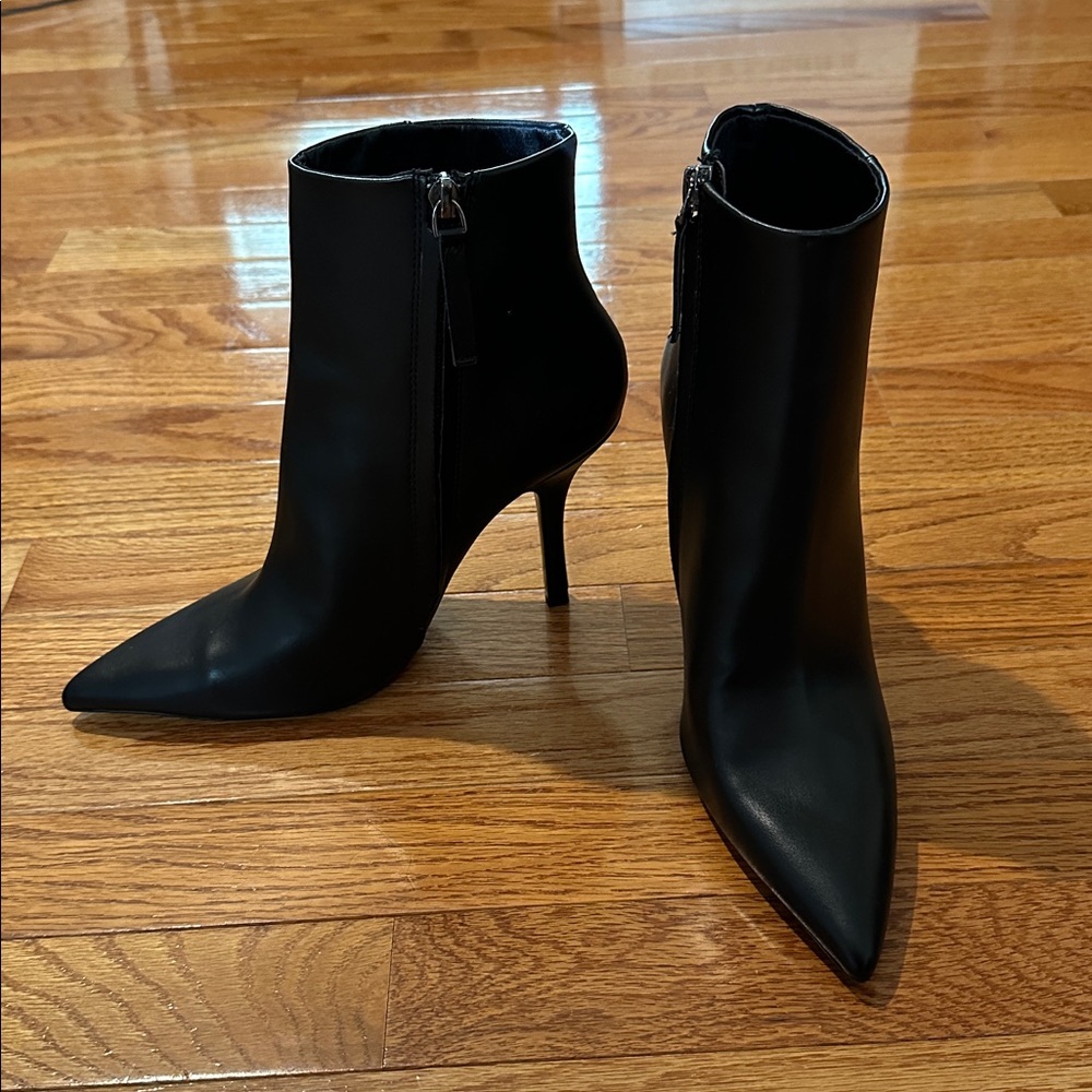 NWOT MNG Mango Women’s Black Pointed Heel Booties size 36 / US 6